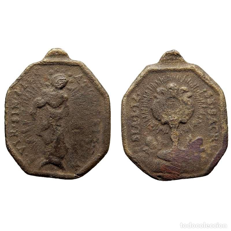 Antig&uuml;edades: Medalla religiosa en metal, siglo XVIII. Santo Sacramento. 903-M