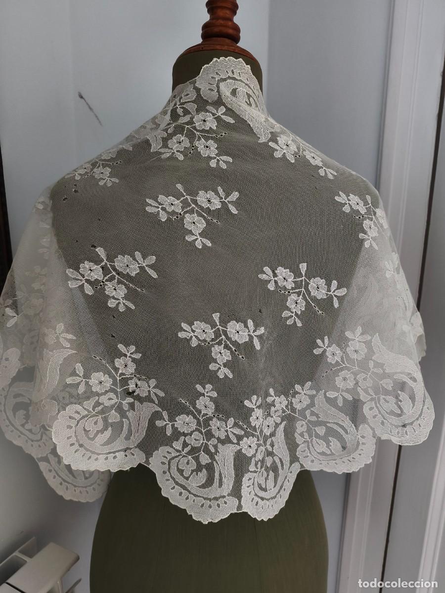 Antig&uuml;edades: MANTILLA DE PICO DE ENCAJE MANUAL(DEFECTUOSA)