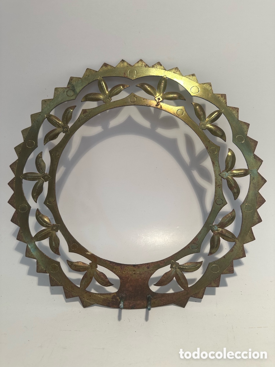 Antig&uuml;edades: AUREOLA CORONA RESPLANDOR DE LATON ANTIGUA PARA VIRGEN O SANTO . 25 CMS DE DI&Aacute;METRO