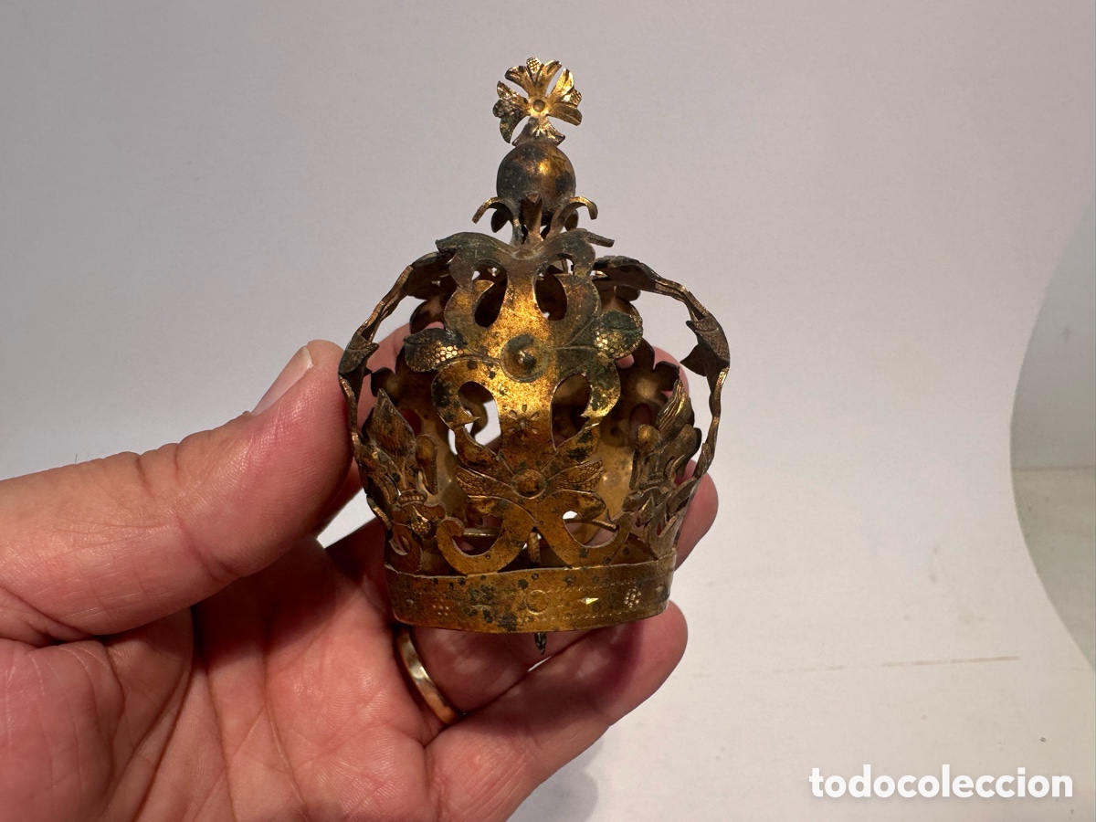 Antig&uuml;edades: PRECIOSA CORONA DE CABEZA HECHA EN LAT&Oacute;N REPUJADO PARA VIRGEN O NI&Ntilde;O JESUS ANTIGUA. 8CM ALTURA.