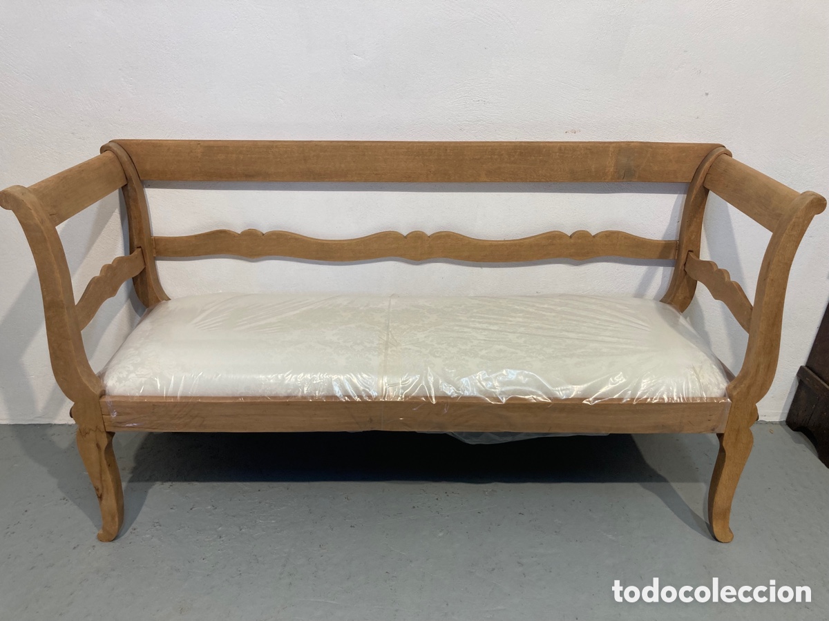 Antig&uuml;edades: Antiguo sof&aacute; decapado tapizado - Foto 1