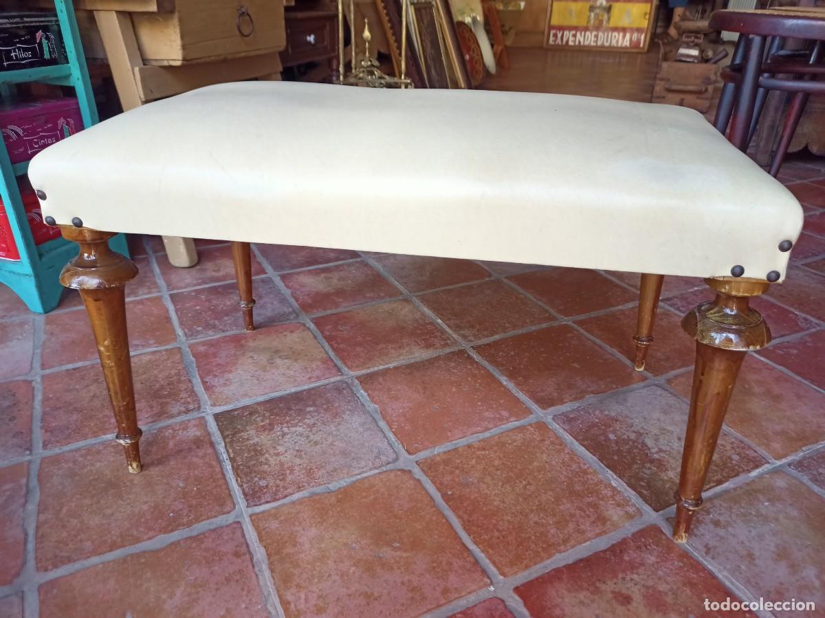 Antiquit&auml;ten: Antigua descalzadora en madera y skay