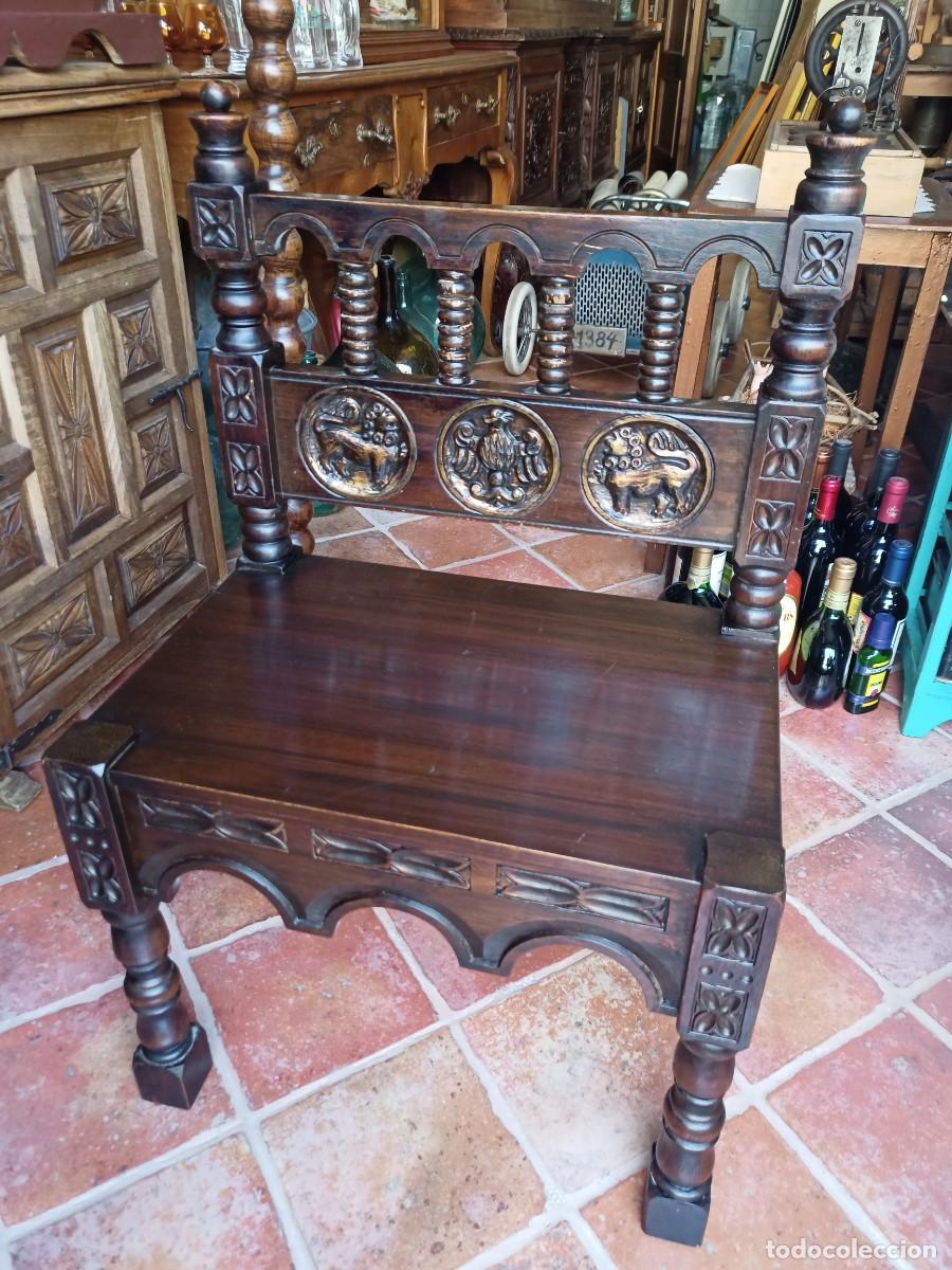 Antiques: Silla descalzadora r&uacute;stica.