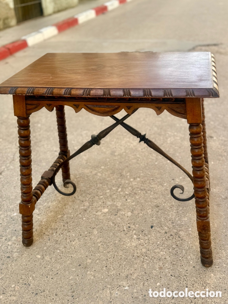 Antiques: Antigua mesa fiadores, bargue&ntilde;o..72x45 el sobre. 70 altura