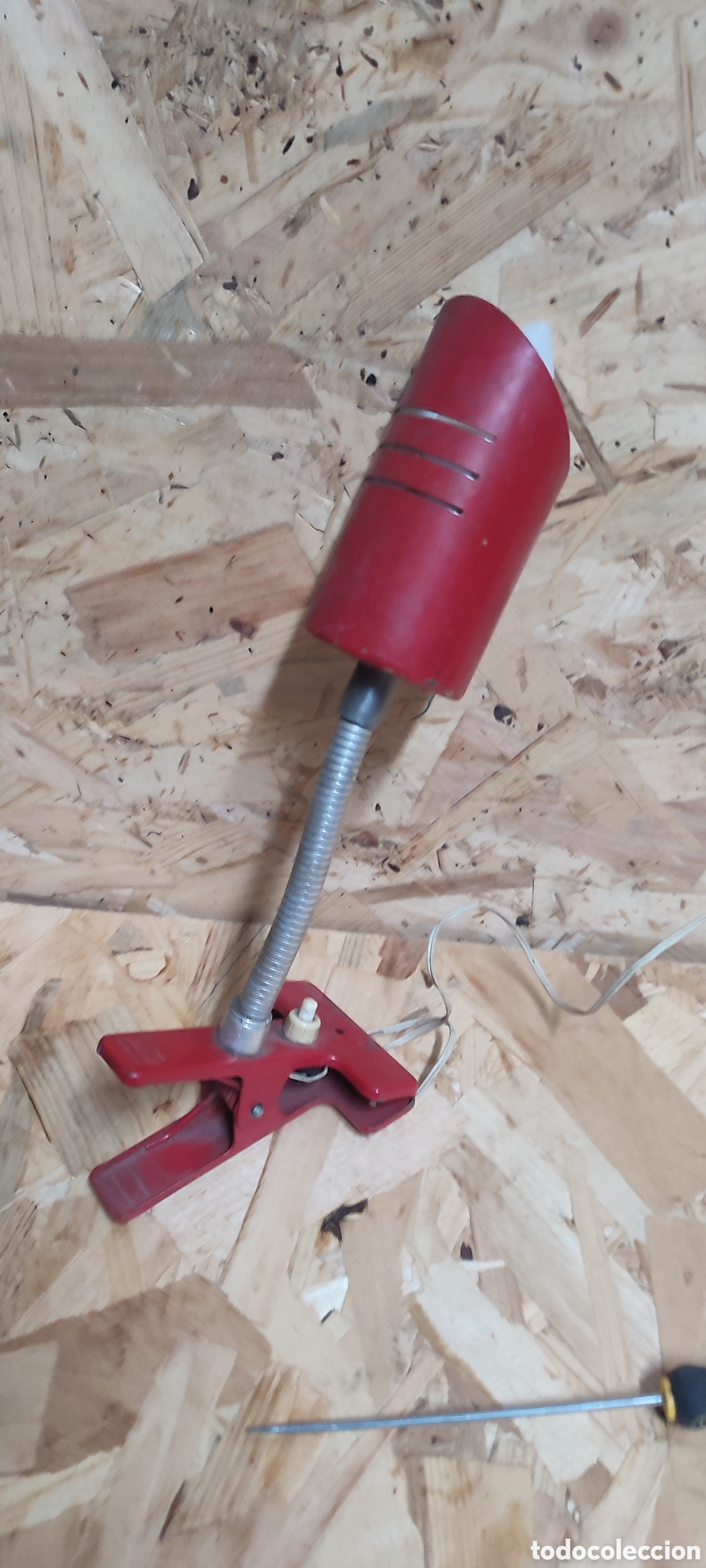 Antiques: Antiguo flexo Lampara industrial de trabajo con pinza, estilo Szarvasi. Funciona