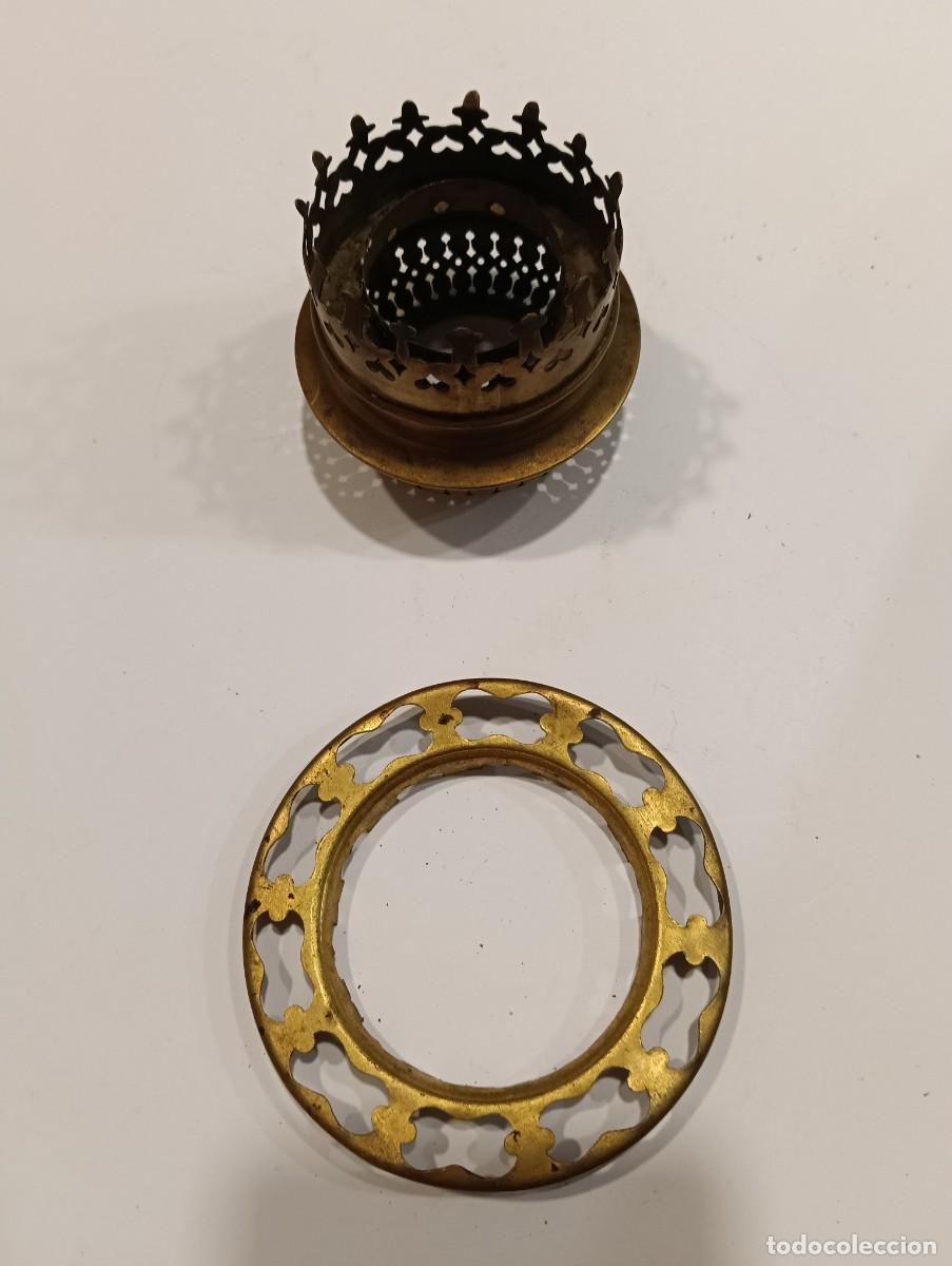 Antig&uuml;edades: Lote de Repuestos para Quinqu&eacute; Antiguo - Galer&iacute;a en Corona (7 cm) y Anillo Adaptador de Lat&oacute;n Calado