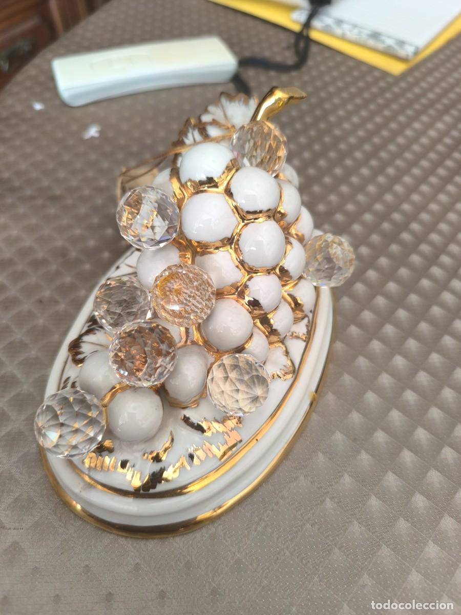 Antig&uuml;edades: Figura decorativa de porcelana y cristal de Swarovski
