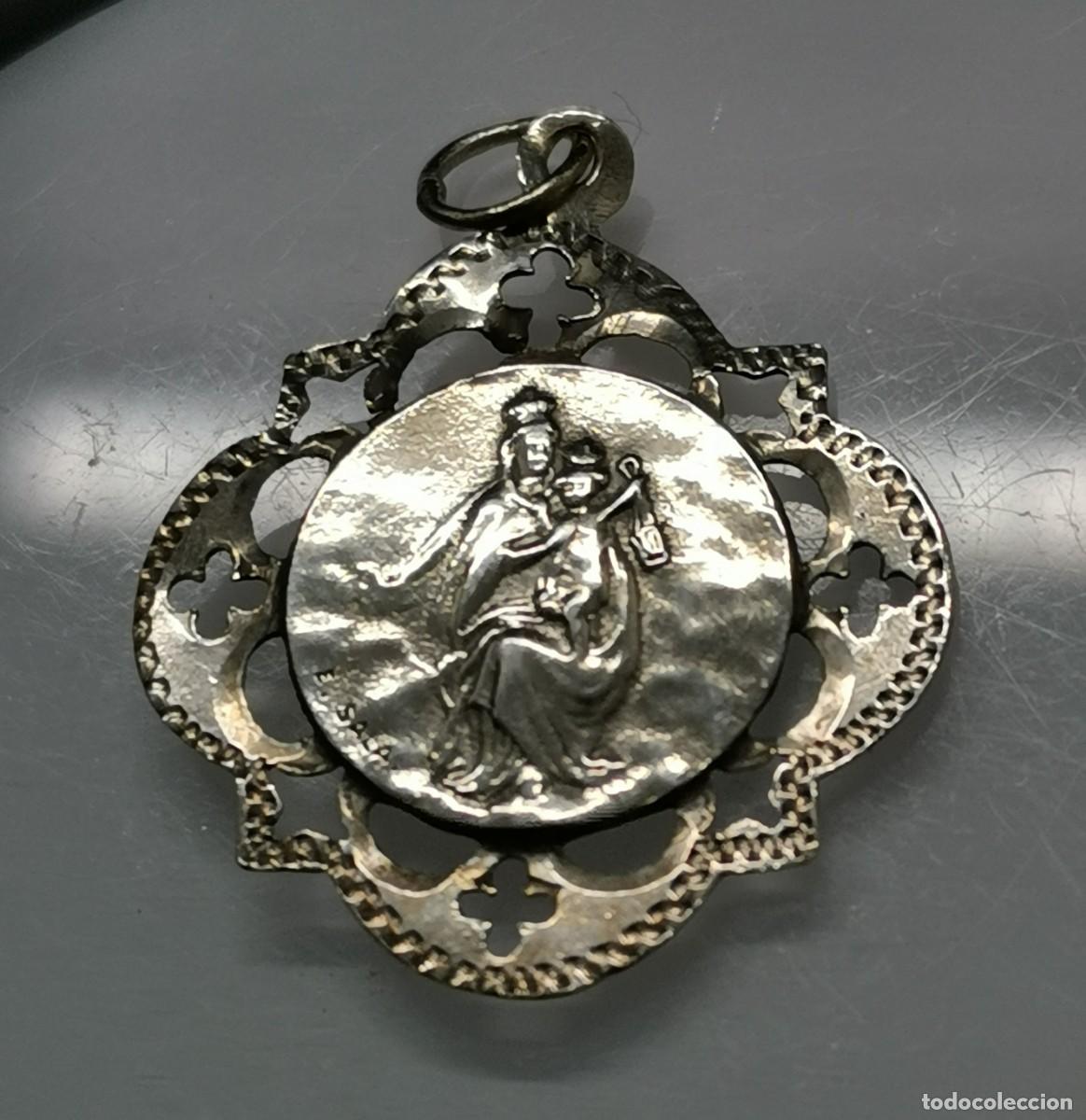 Antig&uuml;edades: MEDALLA DE PLATA - VIRGEN DEL CARMEN - (peque&ntilde;a rotura).