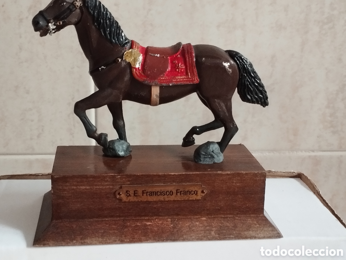 Antig&uuml;edades: ANTIGUA PEANA CON CABALLO PLOMO MACIZO FRANCISCO FRANCO