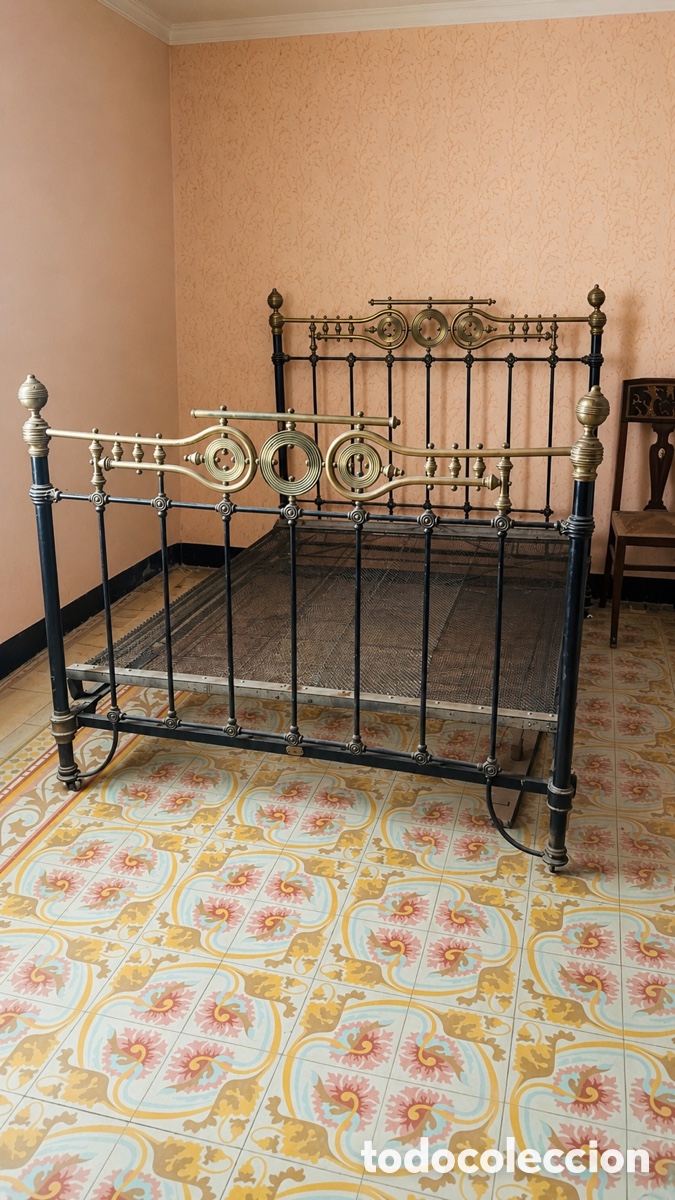 Antiquit&auml;ten: Antigua cama con somier. 135 cm de ancho
