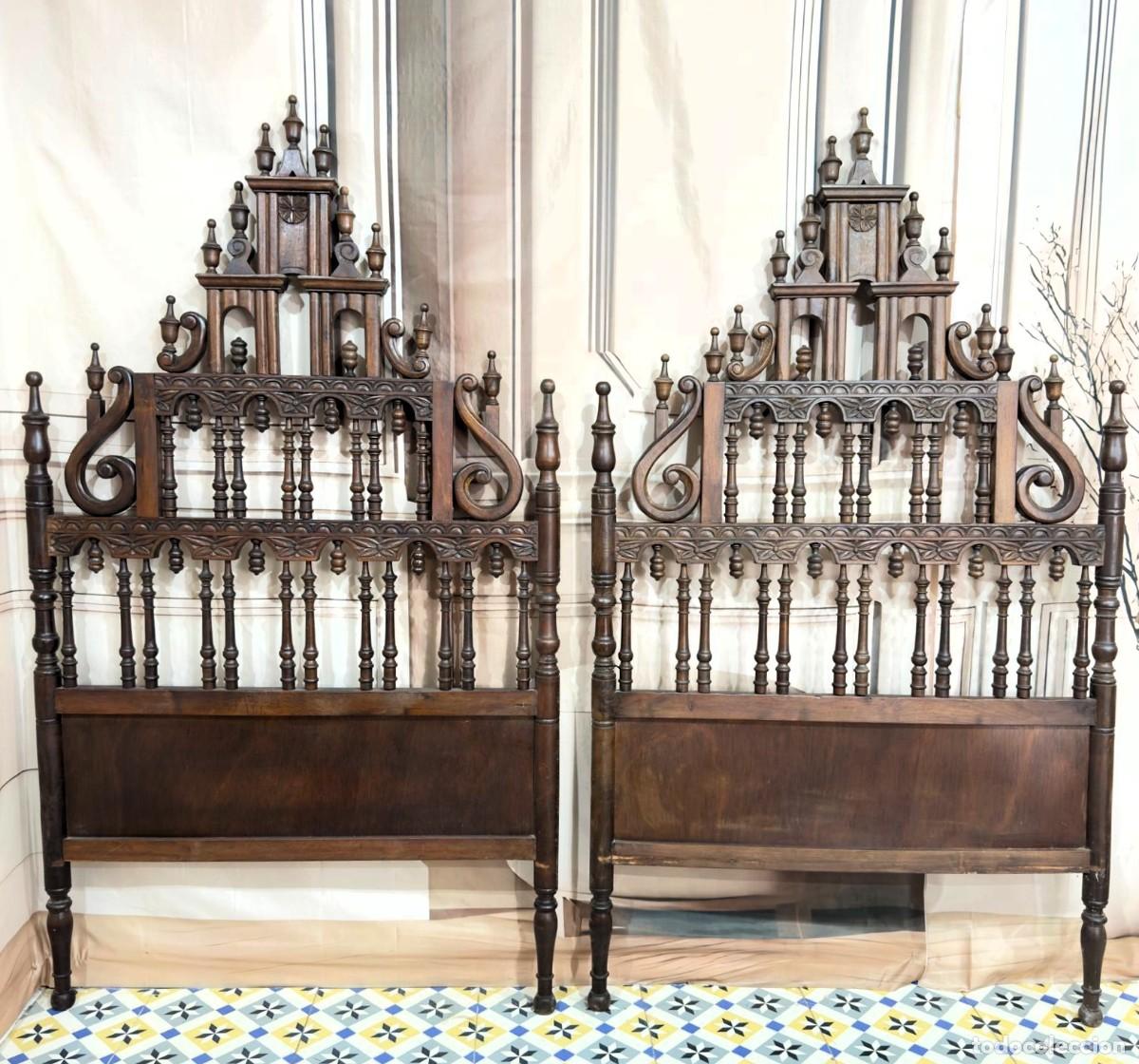 Antig&uuml;edades: Pareja de cabeceros de madera exc&eacute;ntrica victoriana, estilo jacobiano, nogal