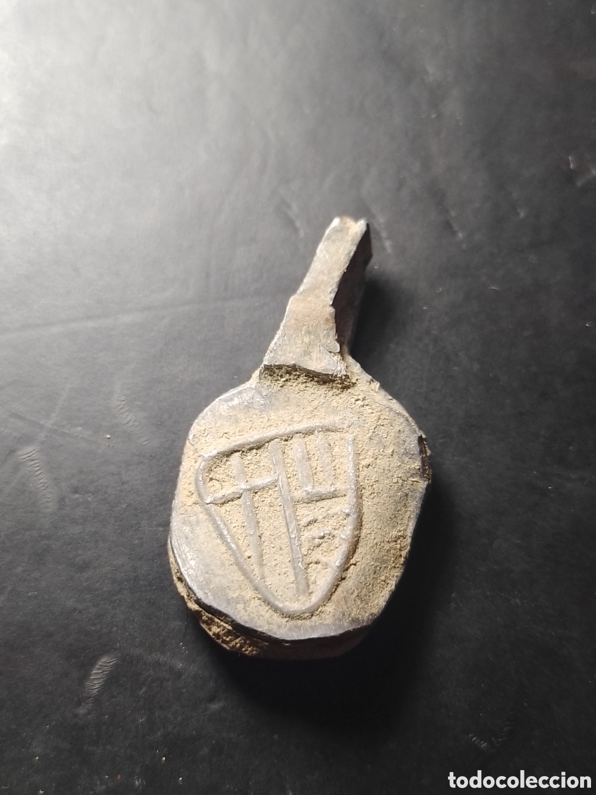 Antig&uuml;edades: Antiqu&iacute;simo precinto de plomo Escudo &rdquo; a identificar&rdquo;