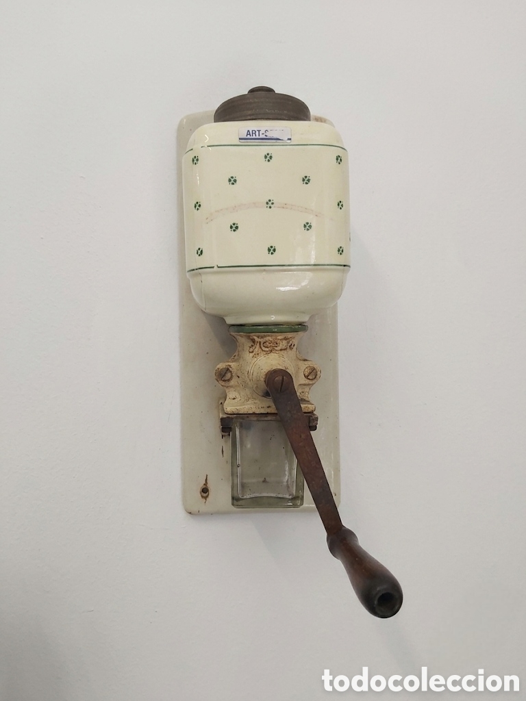 Antig&uuml;edades: Antiguo molinillo de pared para caf&eacute;