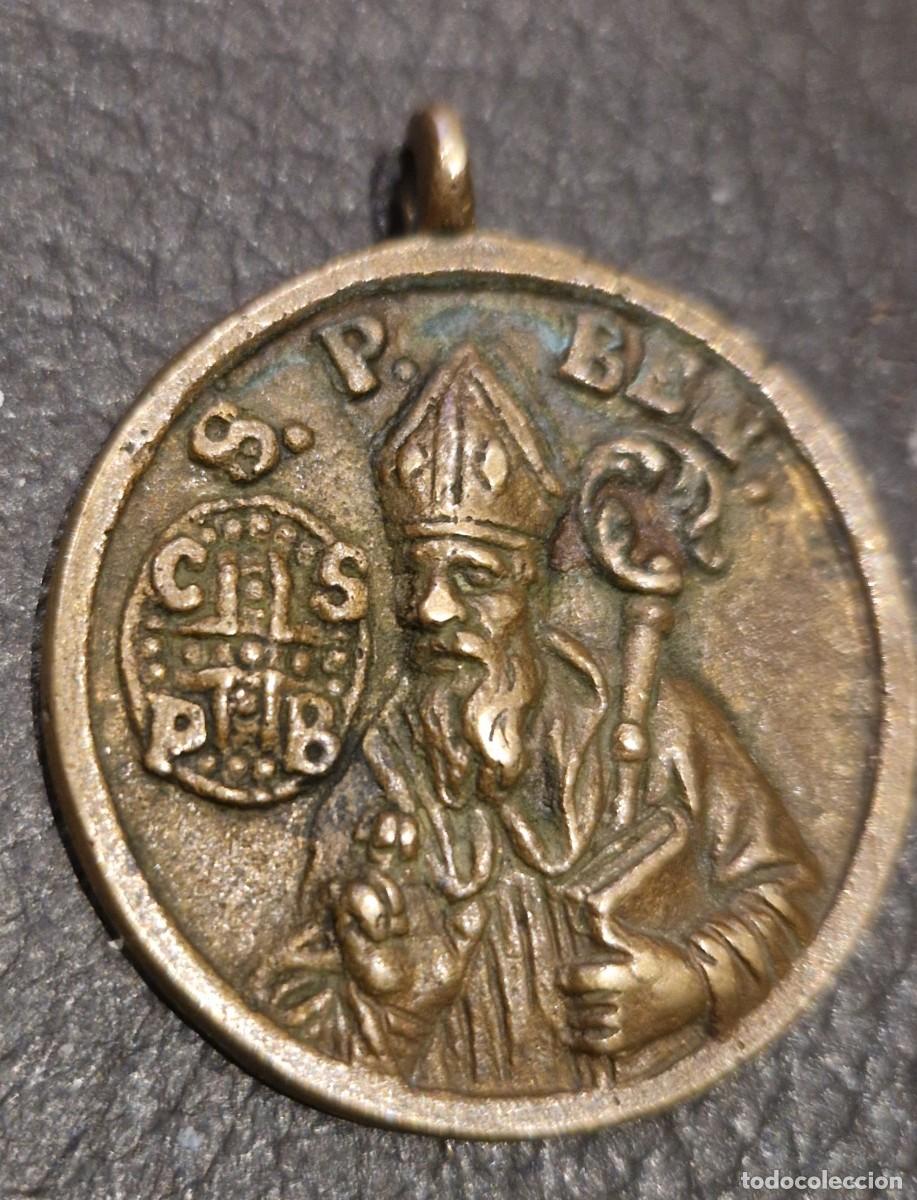 Antig&uuml;edades: Antigua medalla de peregrino siglo XIX San Benito