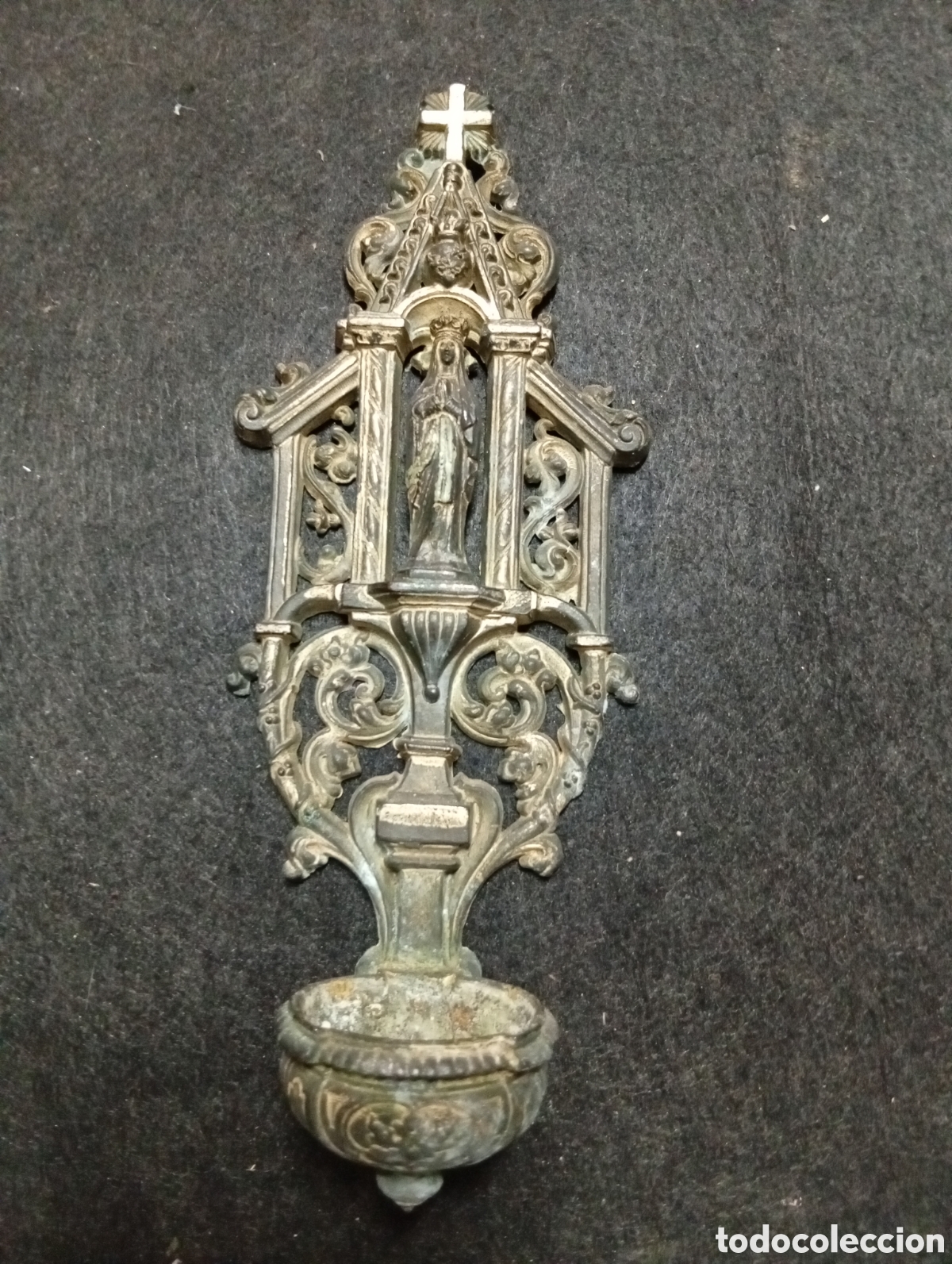 Antig&uuml;edades: Antigua benditera neog&oacute;tica metal partes doradas