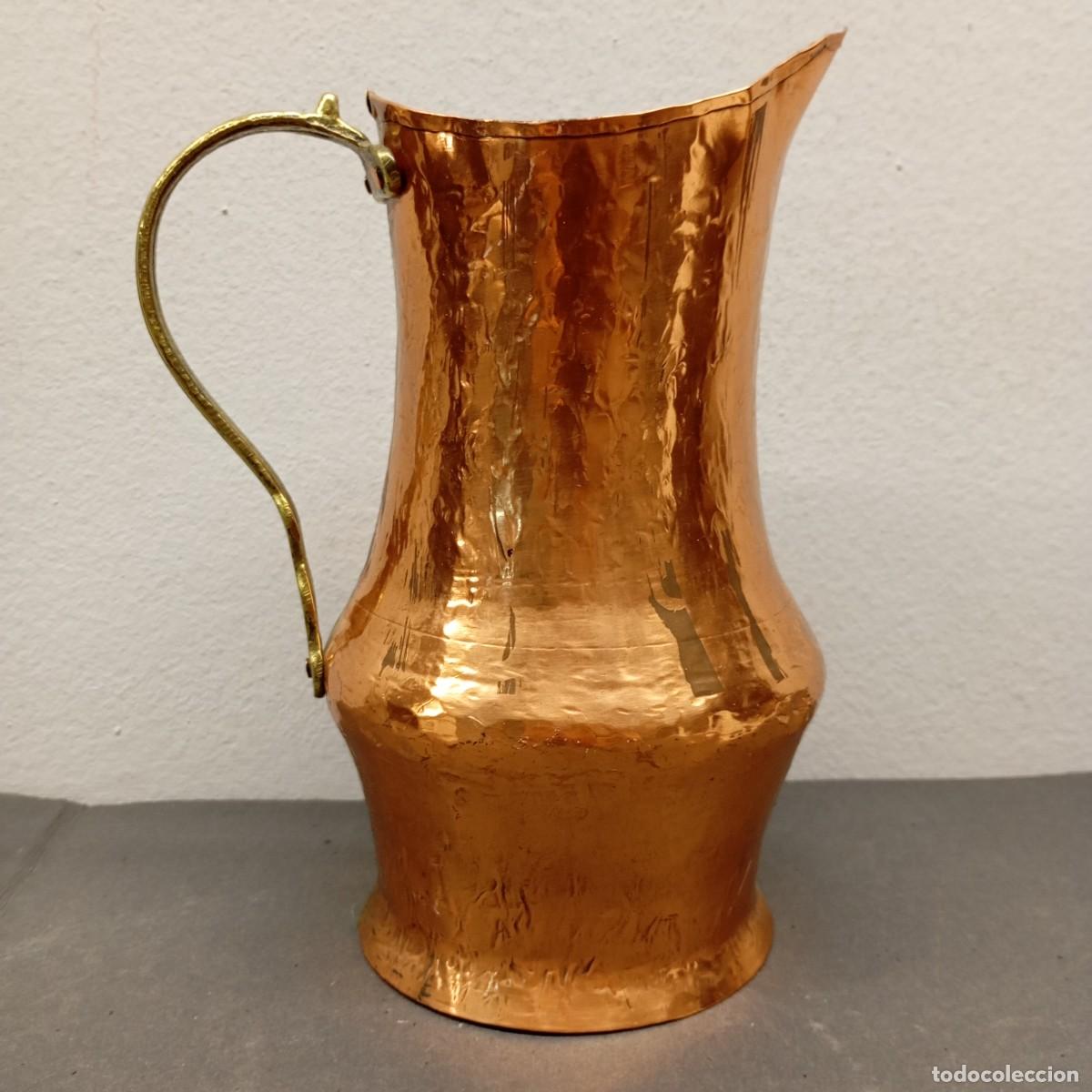 Antig&uuml;edades: ANTIGUA JARRA DE COBRE - MANGO DE LAT&Oacute;N - MARTILLADA A MANO - 240 X 185 MM / 1091