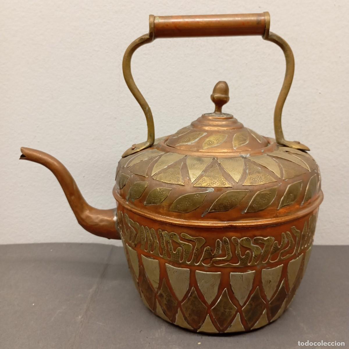 Antig&uuml;edades: ANTIGUA TETERA DE COBRE - DETALLES EN LAT&Oacute;N - DISE&Ntilde;O ORIENTE MEDIO - 320 X 320 MM / 1092