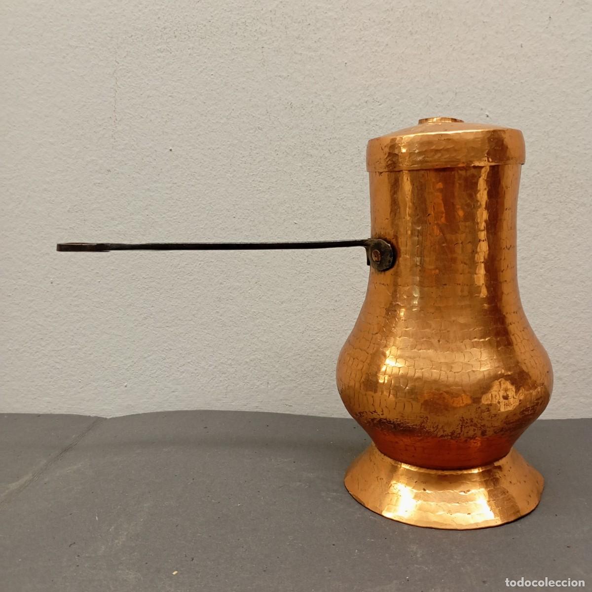 Antig&uuml;edades: ANTIGUA CHOCOLATERA DE COBRE MARTILLADO - ASA DE HIERRO - SIGLO XIX - 210 X 260 MM / 1096