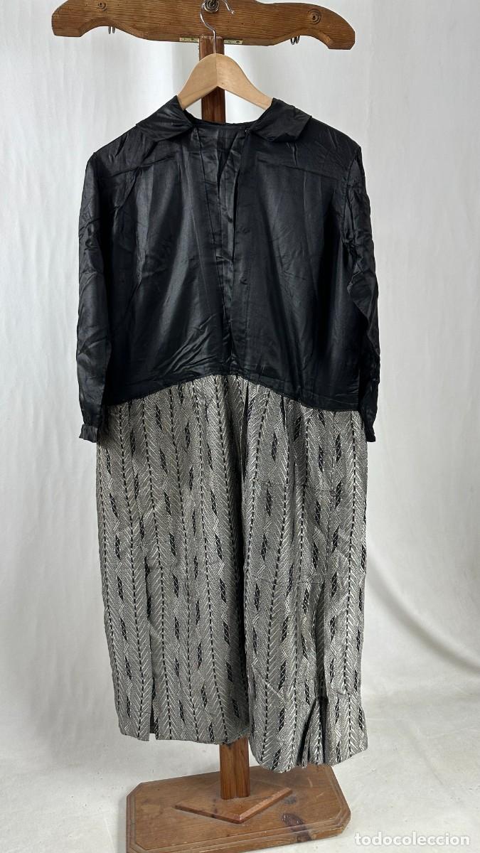 Antig&uuml;edades: Antiguo vestido negro y tejido de gloria