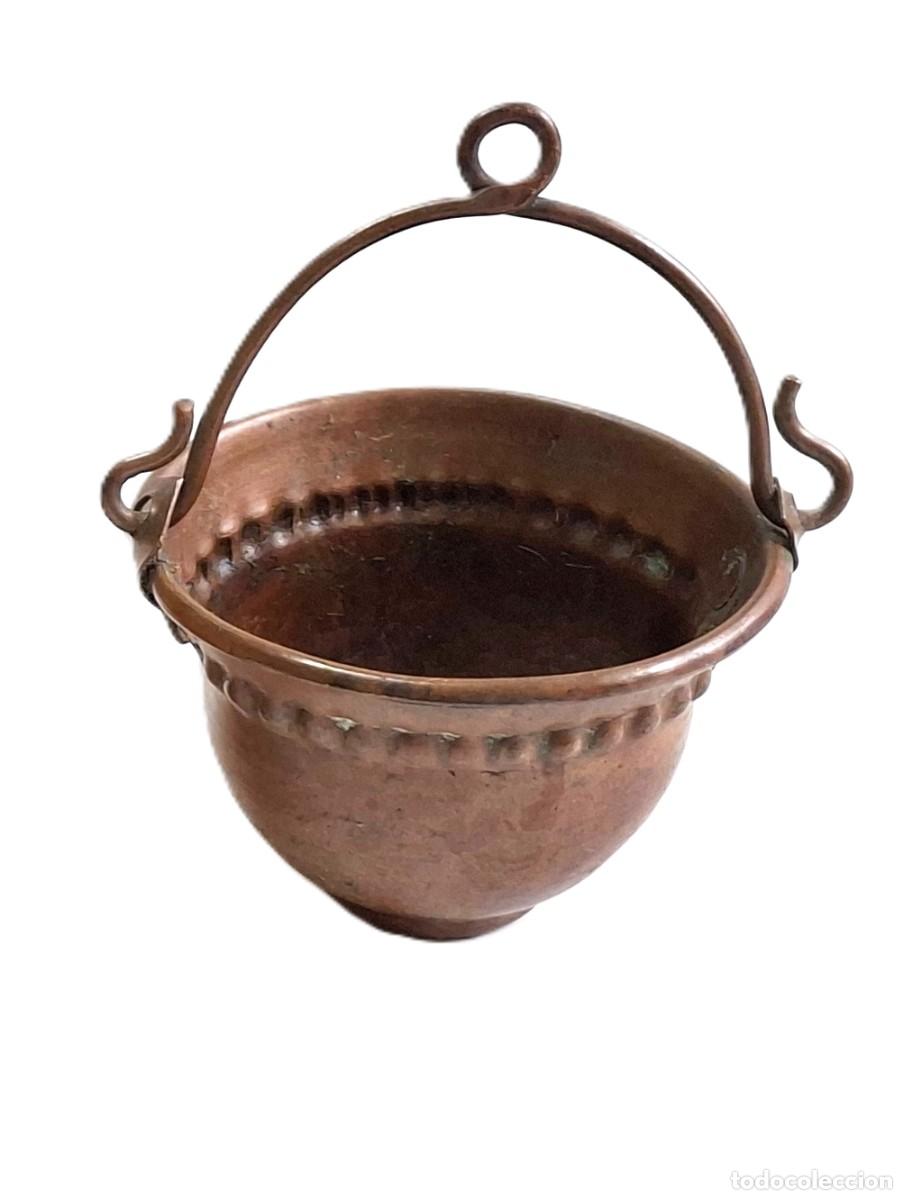 Antig&uuml;edades: CUBO DE BRONCE DE RECUERDO, ALTURA 3,5 CM.