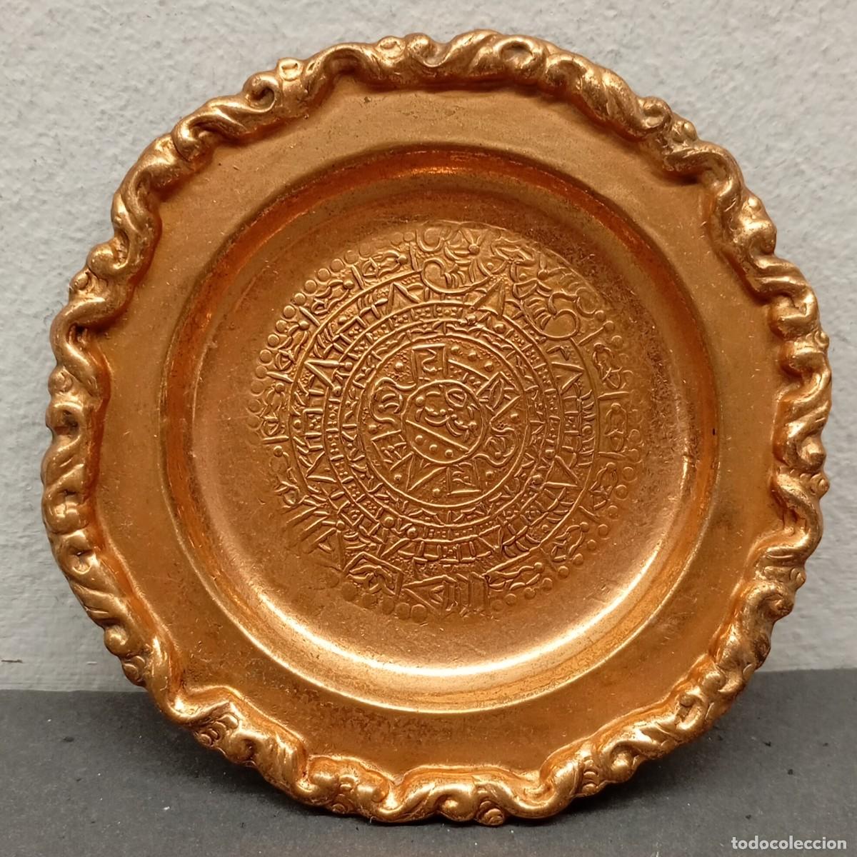 Antig&uuml;edades: ANTIGUO PLATO DE COBRE - CALENDARIO AZTECA EN RELIEVE - DECORATIVO - 115 MM &empty; / 1107