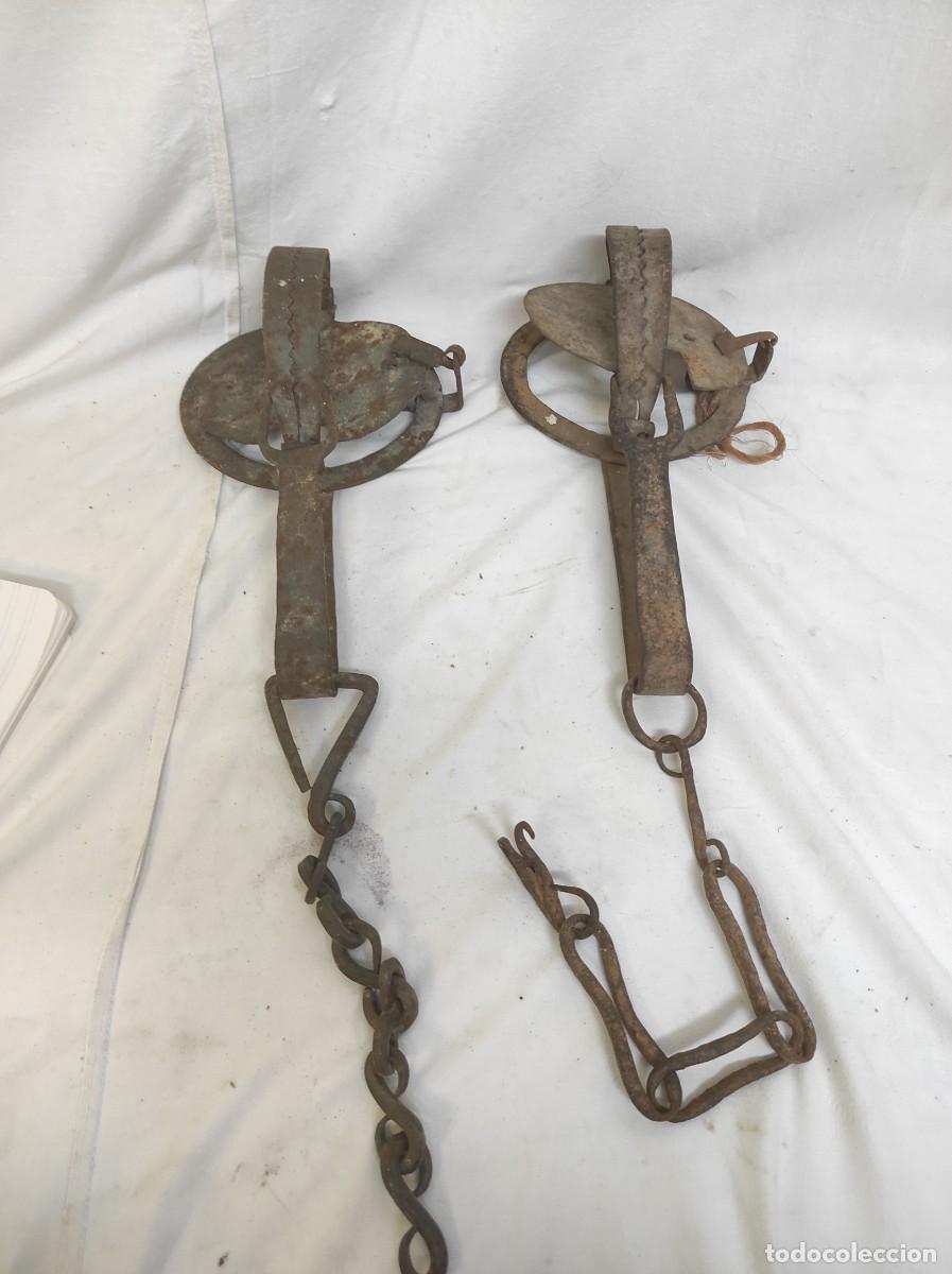 Antig&uuml;edades: Bonito lote de cepos decorativos antiguos de forja para decorar!