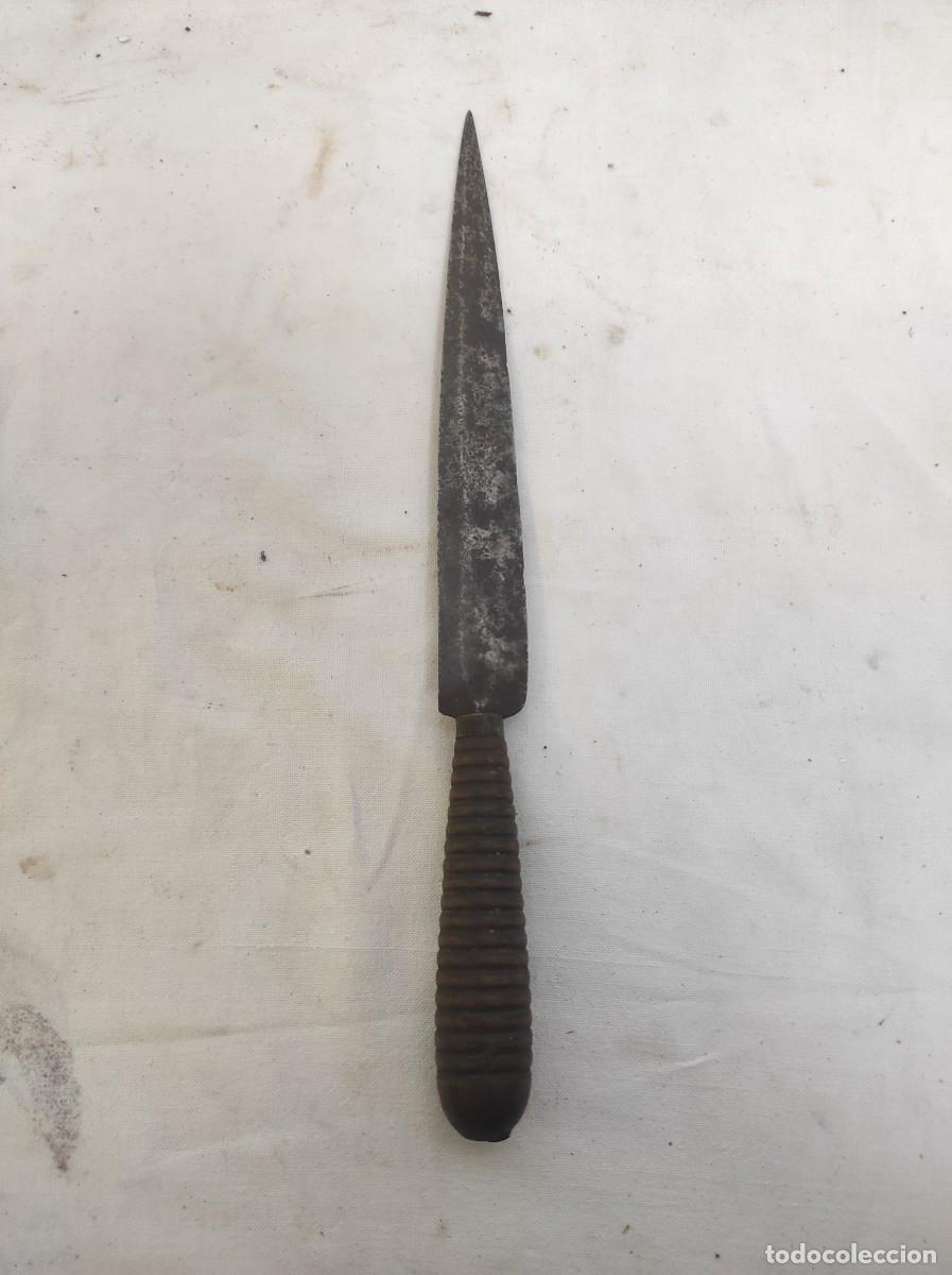 Antig&uuml;edades: Preciosa daga o pu&ntilde;al antiguo con mango de madera!