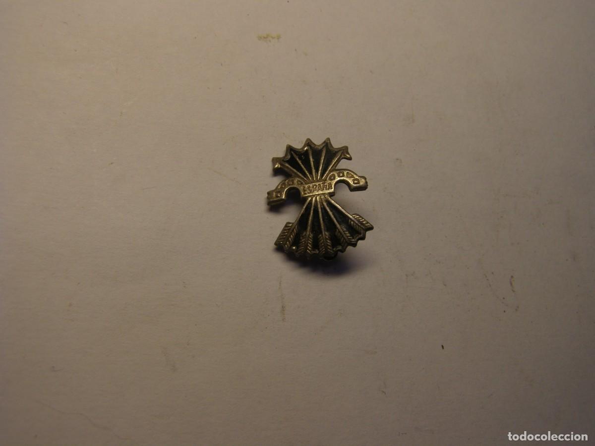Antig&uuml;edades: Insignia de Falange, guerra civil espa&ntilde;ola o principios a&ntilde;os 40.