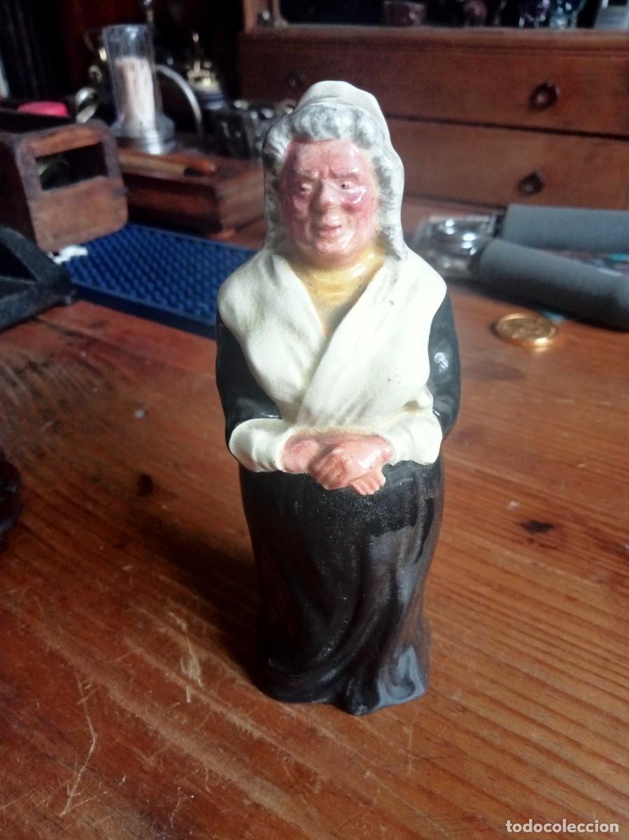 Antig&uuml;edades: PEQUE&Ntilde;A FIGURA DE PORCELANA INGLESA DE ENFERMERA CAMP
