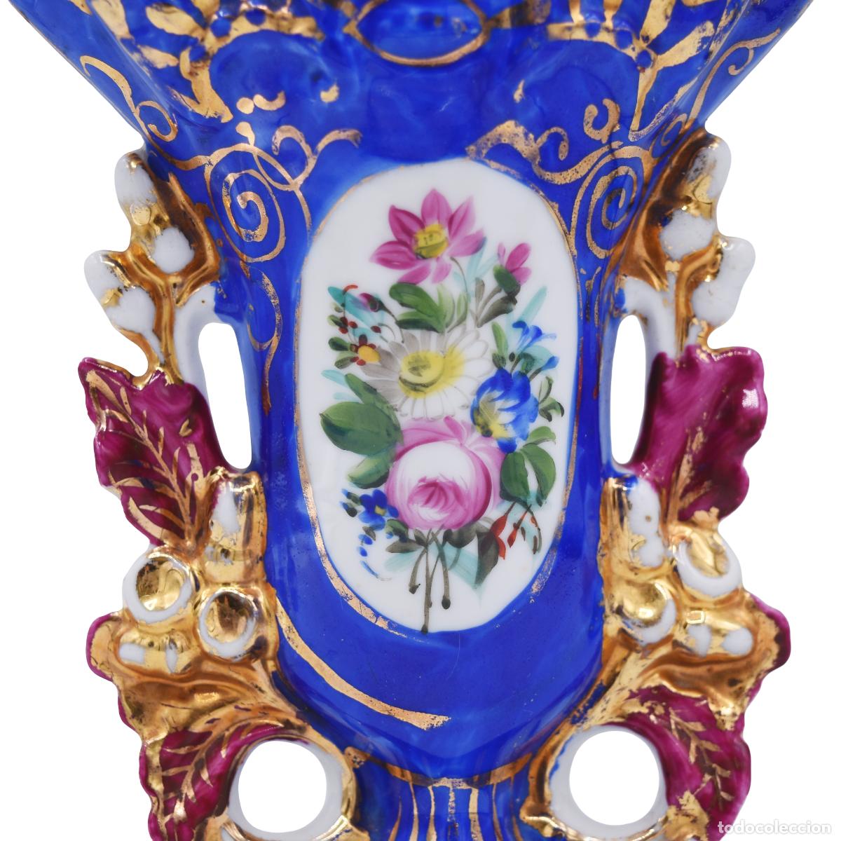 Antiquit&eacute;s: Florero estilo Isabelino y realizado en porcelana