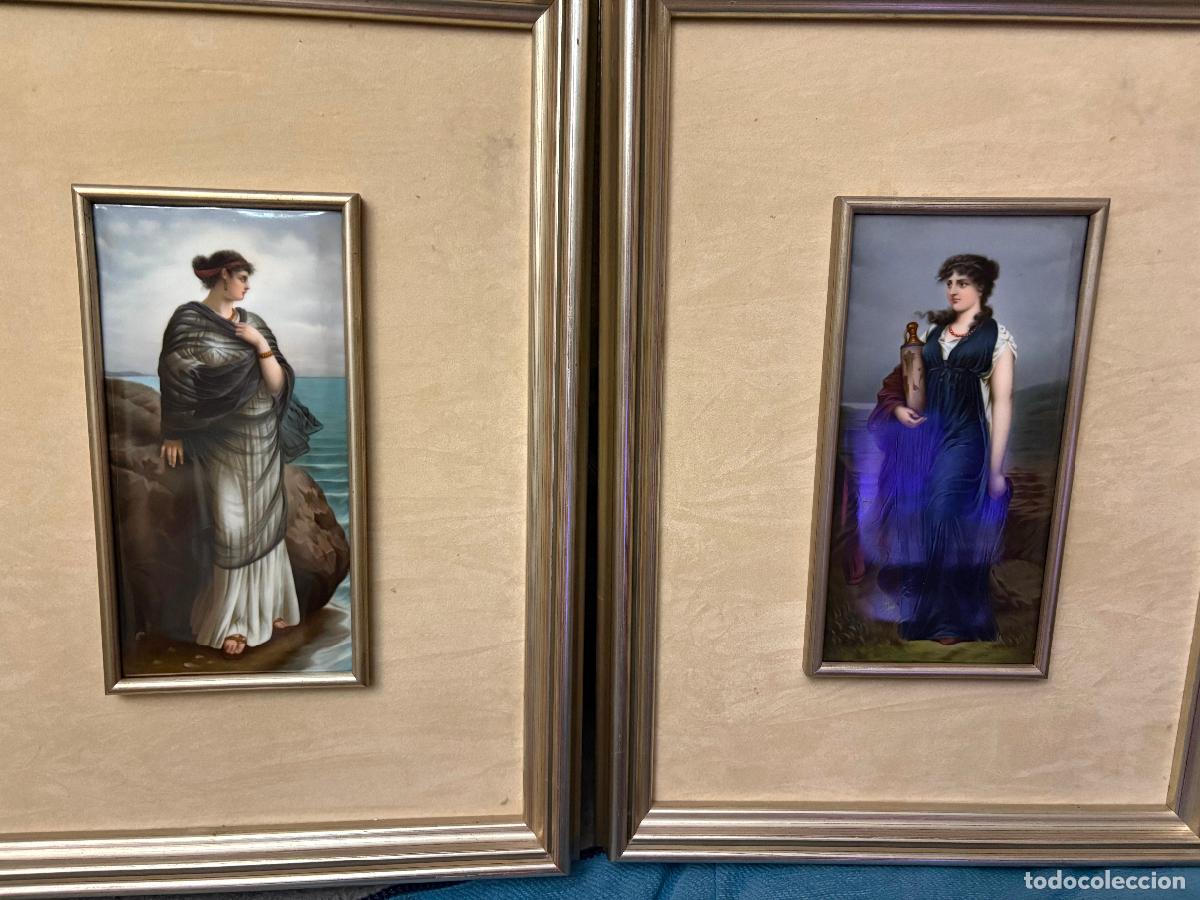 Antig&uuml;edades: Pareja de placas de porcelana de Berl&iacute;n, Ifigenia y Ant&iacute;gona