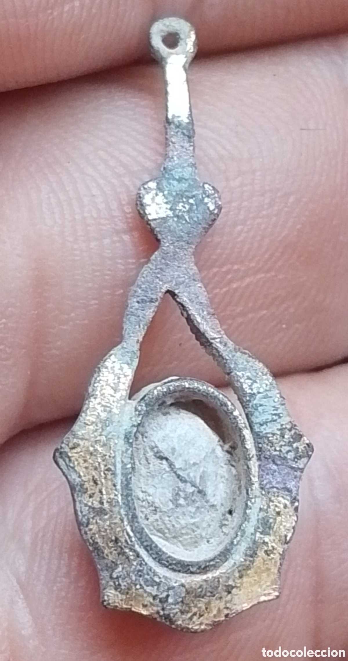 Antig&uuml;edades: Pendiente Joya isabelina de bronce - Foto 2