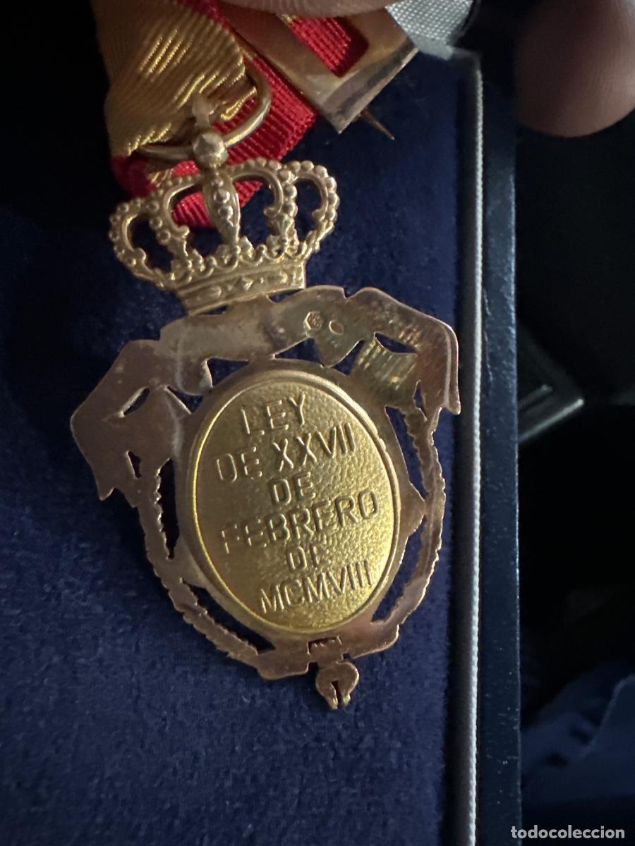 Antig&uuml;edades: Medalla de oro instituto nacional de previsi&oacute;n - Foto 3