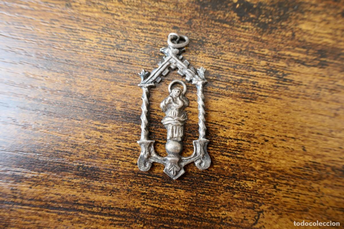 Antig&uuml;edades: antigua medalla religiosa antigua de plata calada de estilo neog&oacute;tico o barroco s XVII XIX 3,8 cm