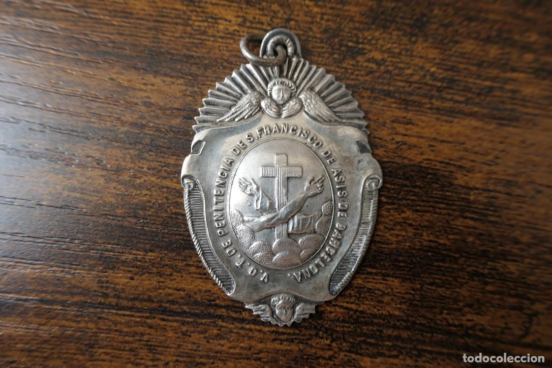 Antig&uuml;edades: medalla pertenece a la V.O.T. (Venerable Orden Tercera) de Penitencia de San Francisco de As&iacute;s BCN