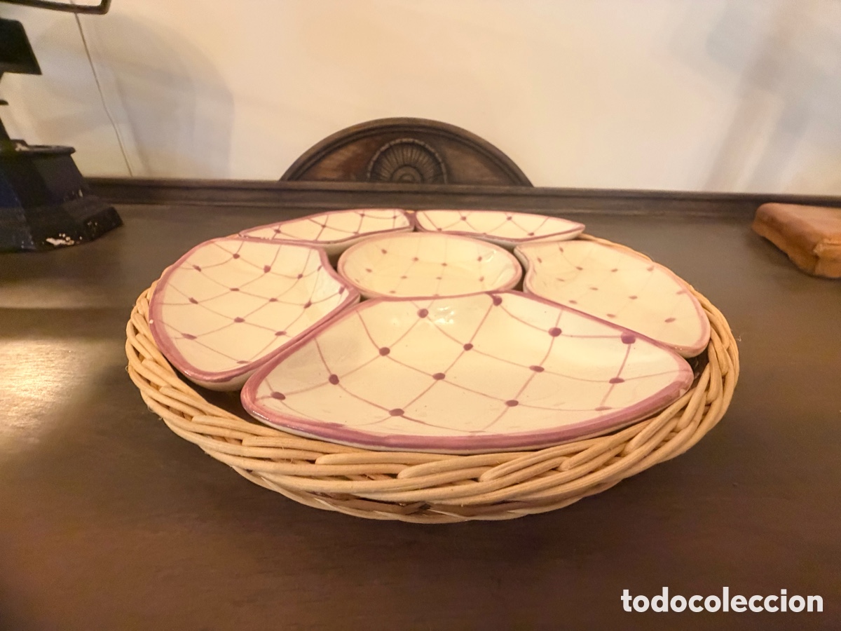 Antig&uuml;edades: Antiguo set de aperitivos de cer&aacute;mica y mimbre