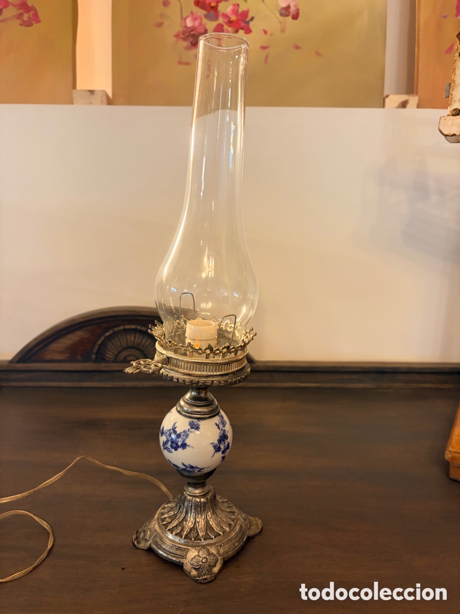 Antig&uuml;edades: Antiguo quinqu&eacute; de porcelana