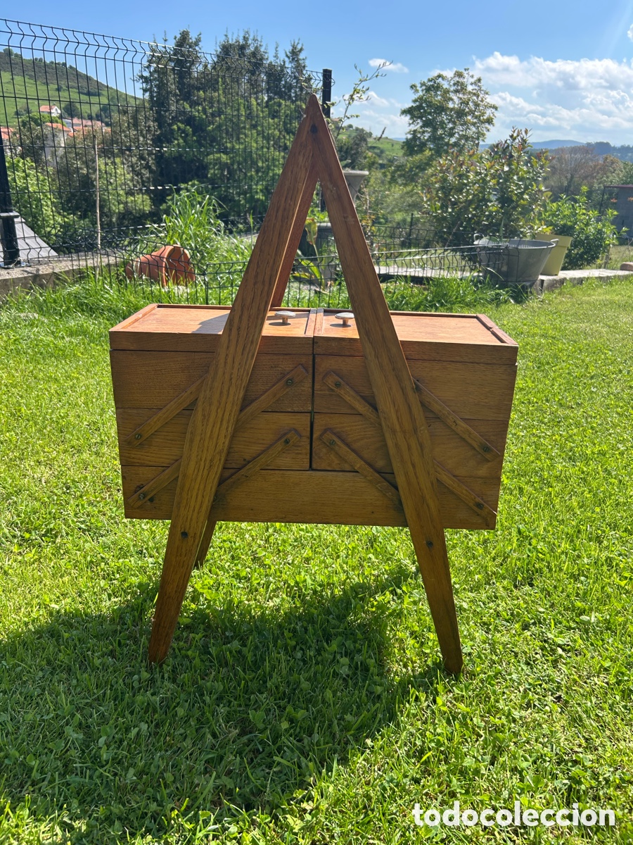 Antig&uuml;edades: Costurero vintage est&aacute; en buen estado