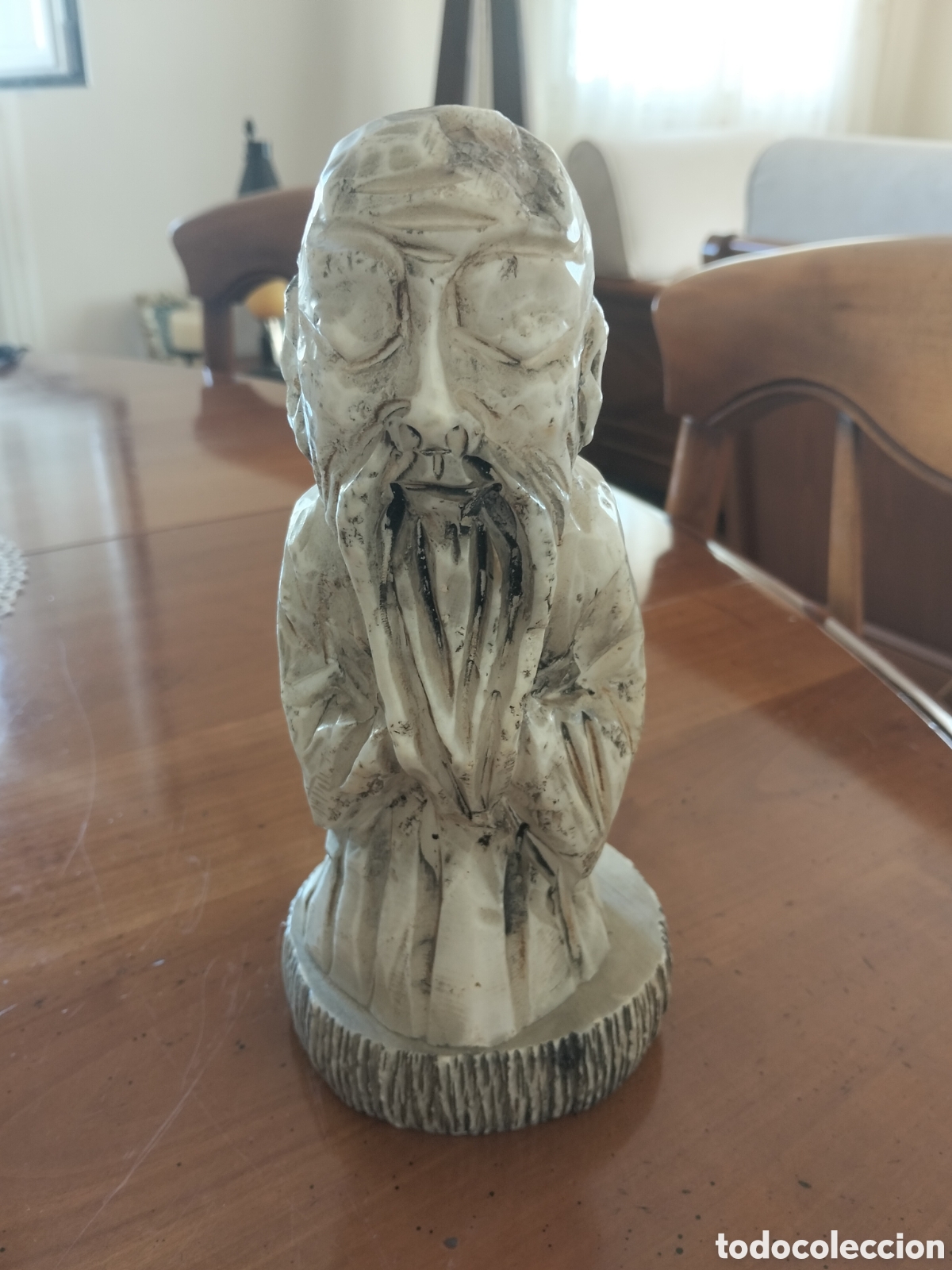 Antig&uuml;edades: Pie de l&aacute;mpara vintage en alabastro tallado - Monje Sabio Oriental - Firmado E. Santon - A&ntilde;os 60/70