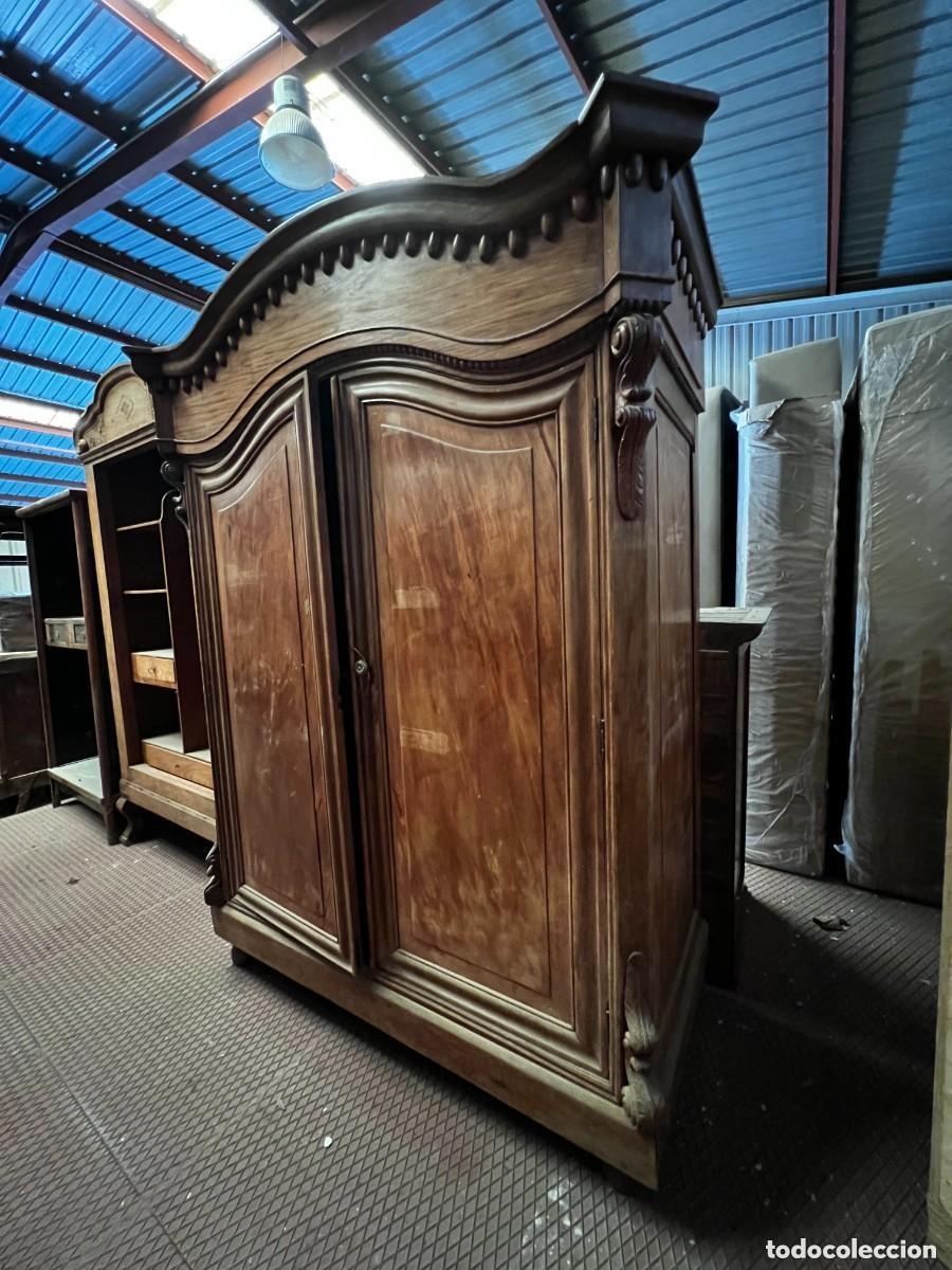 Oggetti Antichi: Gran armario antiguo de madera maciza &mdash; talla artesanal, siglo XIX