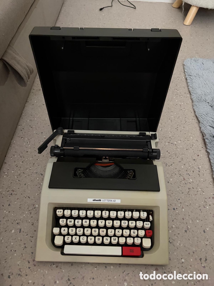Antig&uuml;edades: M&aacute;quina de Escribir Olivetti - Foto 1