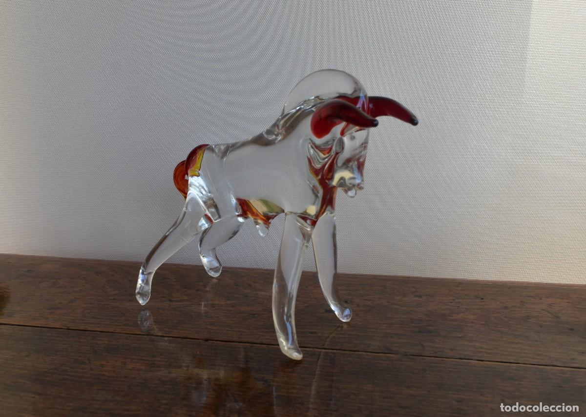 Antig&uuml;edades: Toro de cristal de Murano - Foto 2