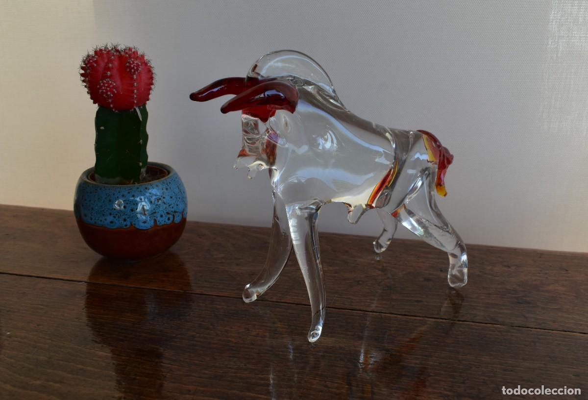 Antig&uuml;edades: Toro de cristal de Murano - Foto 4