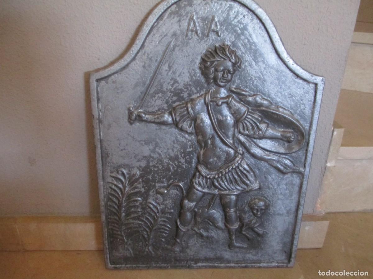 Antig&uuml;edades: placa de chimenea antigua de hierro fundido