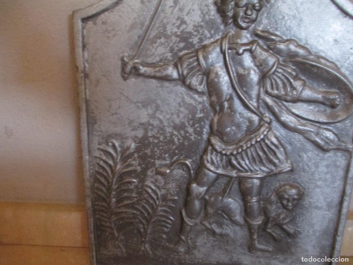 Antig&uuml;edades: placa de chimenea antigua de hierro fundido - Foto 4