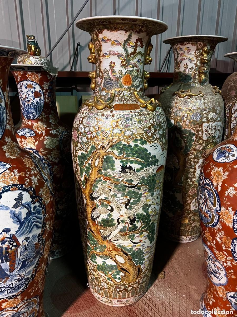 Antig&uuml;edades: Jarr&oacute;n imperial oriental de porcelana dorada &mdash; 1,80 m &mdash; aves f&eacute;nix y grullas esmaltadas a mano
