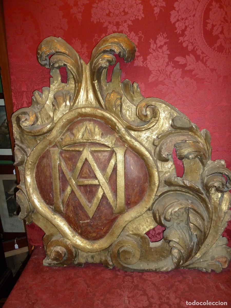 Antig&uuml;edades: Ave Mar&iacute;a talla barroca policromada y oro fino siglo XVII-XVIII