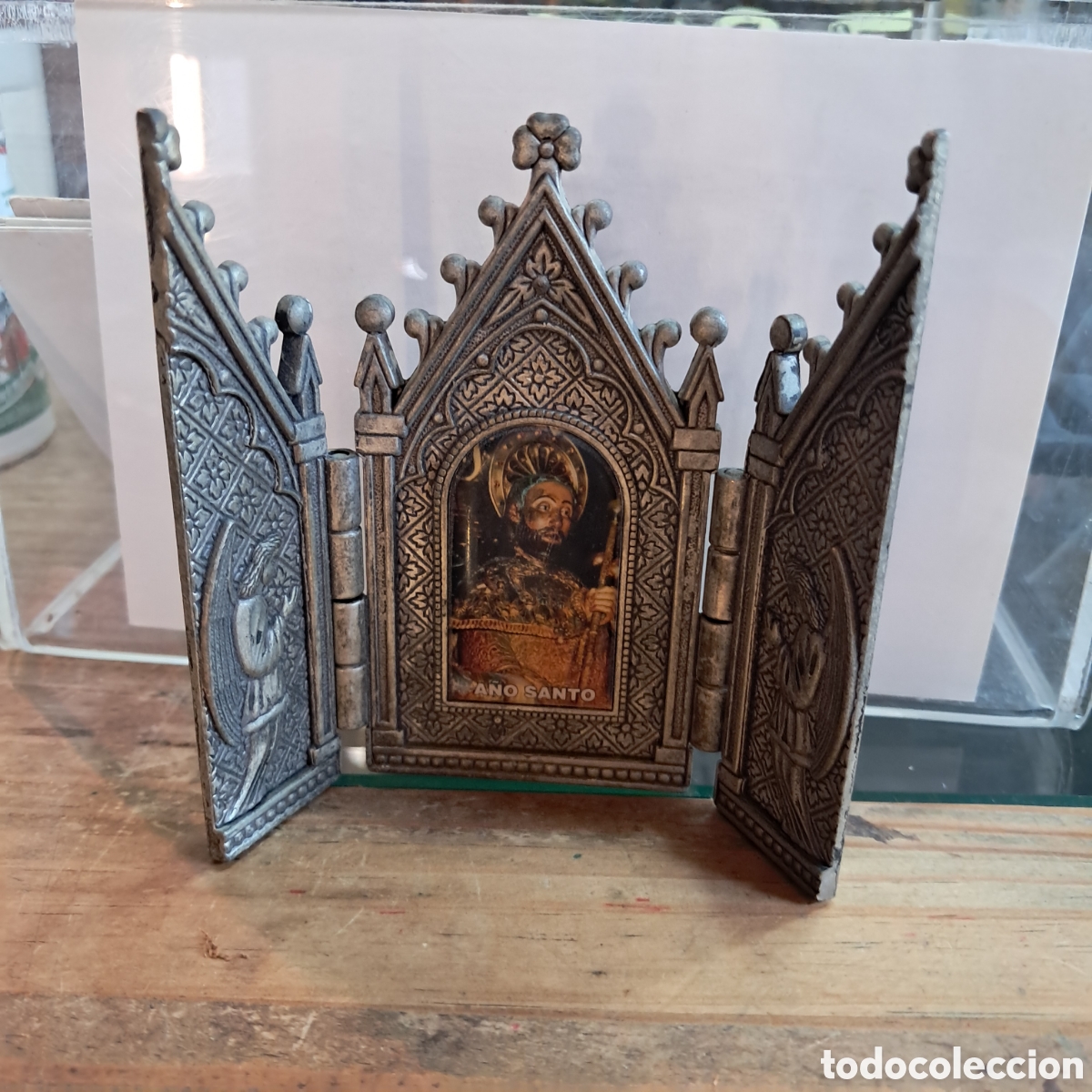 Antig&uuml;edades: Triptico en metal de hierro similar.pesado,