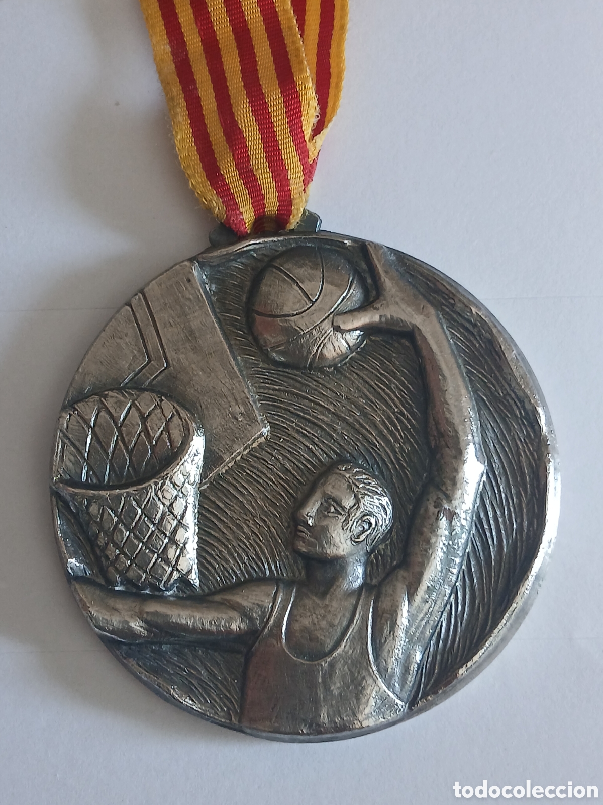 Antig&uuml;edades: Medalla EN AGRA&Iuml;MENT A AGUST&Iacute;, DE JOAN SALVAD&Oacute; 1980.