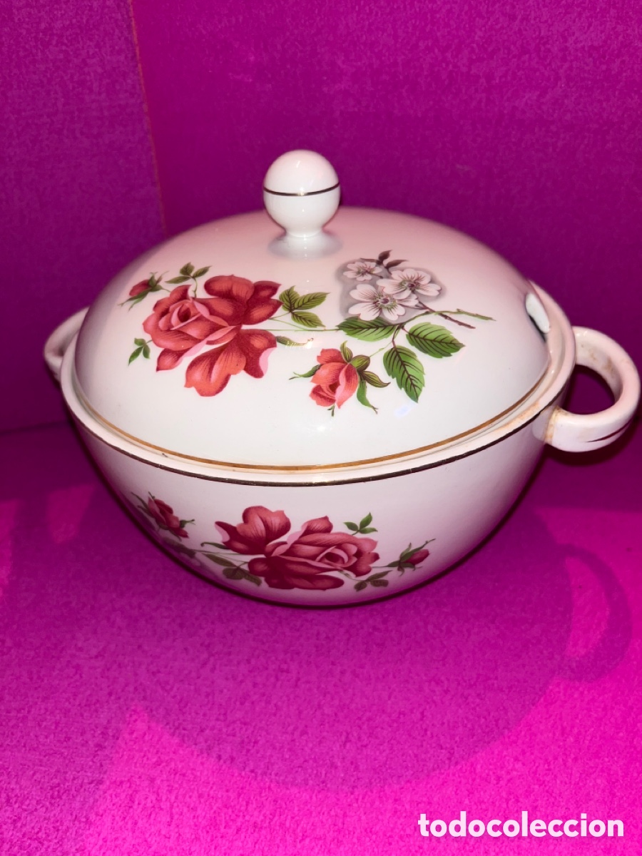 Antig&uuml;edades: Sopera porcelana antigua flores rosas rojas